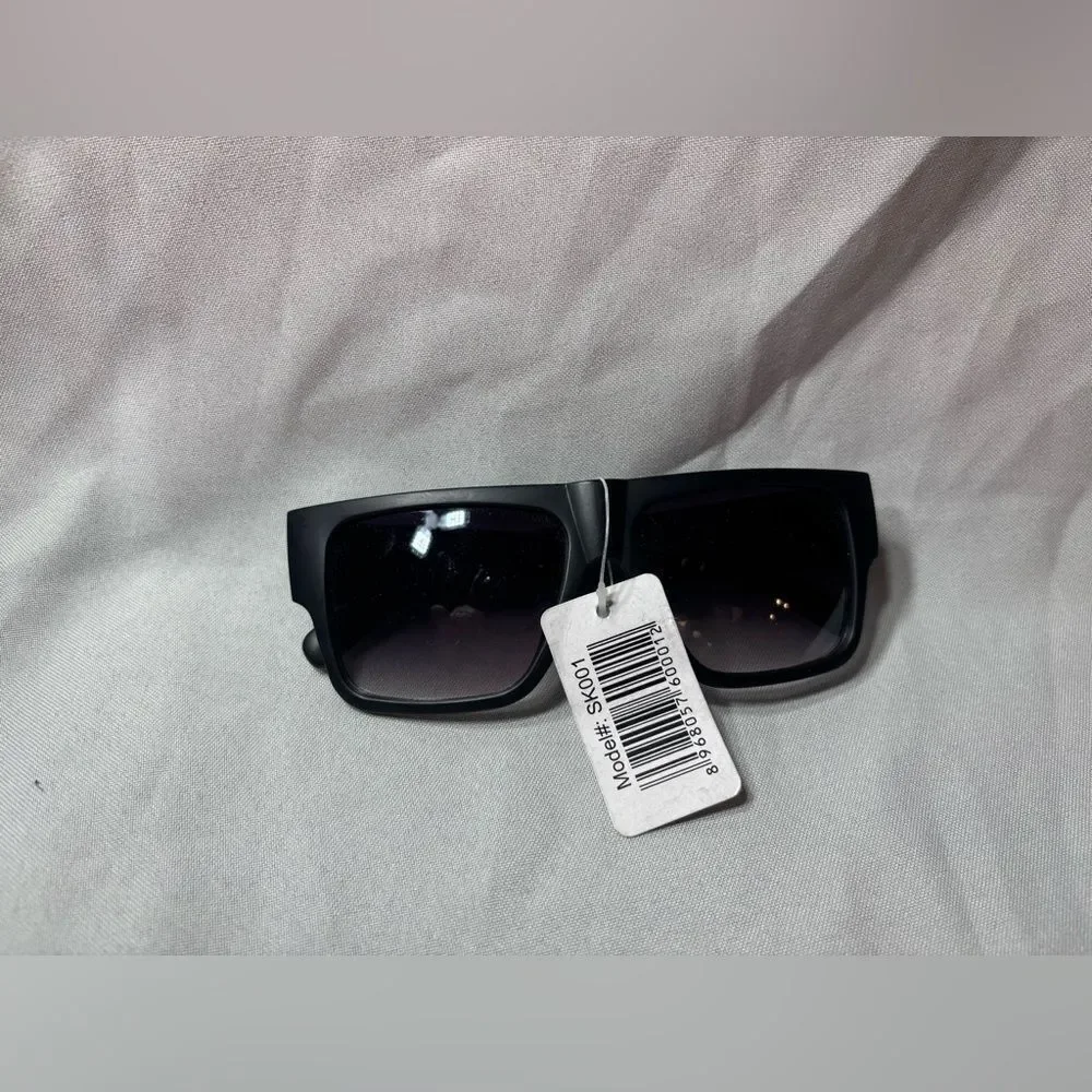 New Classic Hip Hop Rapper Gangster SUN GLASSES Black Frame Gold Medallion Dark